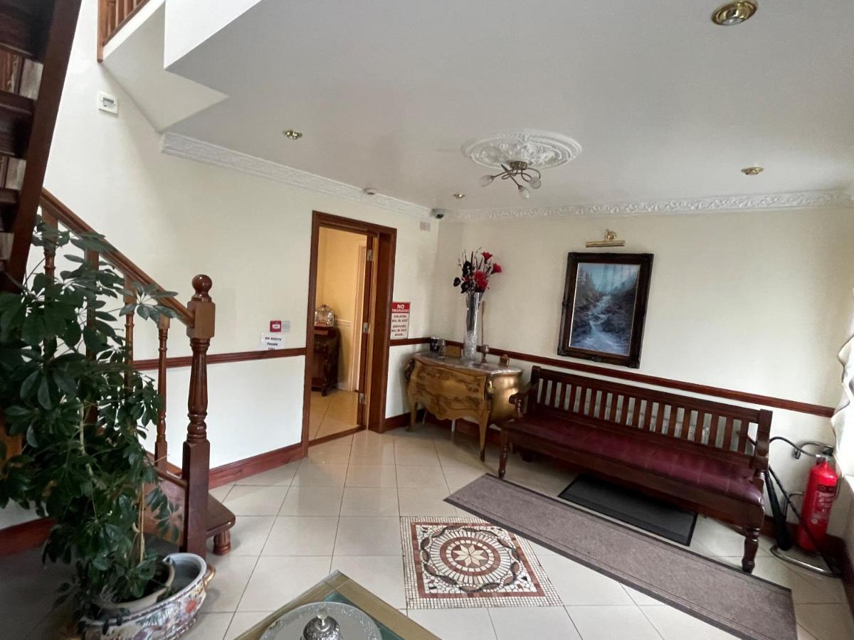 סיטי ווסט Goldendawn Guest House מראה חיצוני תמונה