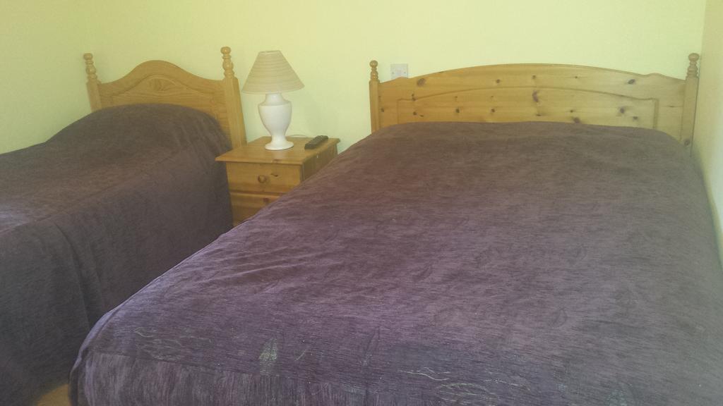 סיטי ווסט Goldendawn Guest House חדר תמונה